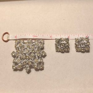 Sarah Coventry Brooch/Pin and Clip-on Earring Set